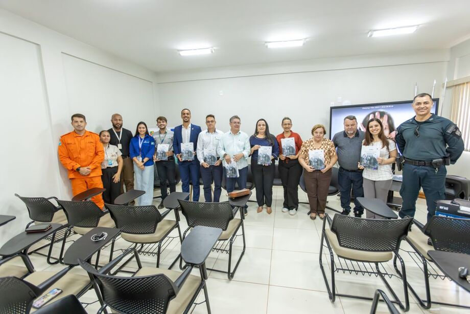 Lançamento dos novos protocolos integra serviços e padroniza o atendimento a mulheres vítimas de violência em Ribas do Rio Pardo