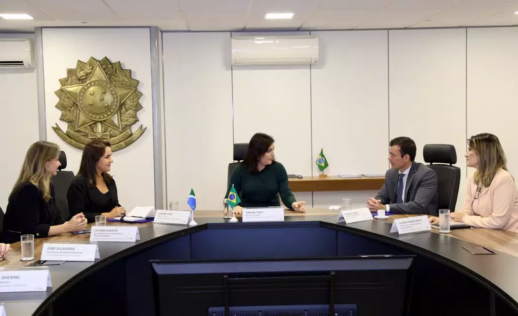 Durante reunião com técnicos do Tesouro Nacional, a prefeita Adriane Lopes detalhou o uso dos recursos para infraestrutura em 33 bairros da Capital.