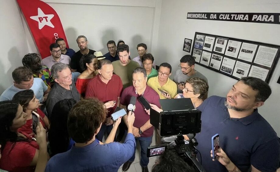 Fábio Trad concede entrevista ao lado de Vander Loubet após confirmação da pré-candidatura pelo PT ao governo de Mato Grosso do Sul. Anúncio foi feito neste sábado (13), em Campo Grande.