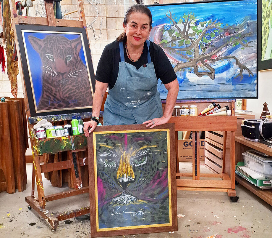 Obra exposta em Florianópolis combina força simbólica da onçapintada com elementos do Pantanal