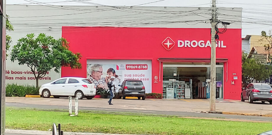 Medicamentos das marcas Bwell e Needs, ligadas à Drogasil foram proibidos pela Anvisa; decisão não afeta cosméticos.