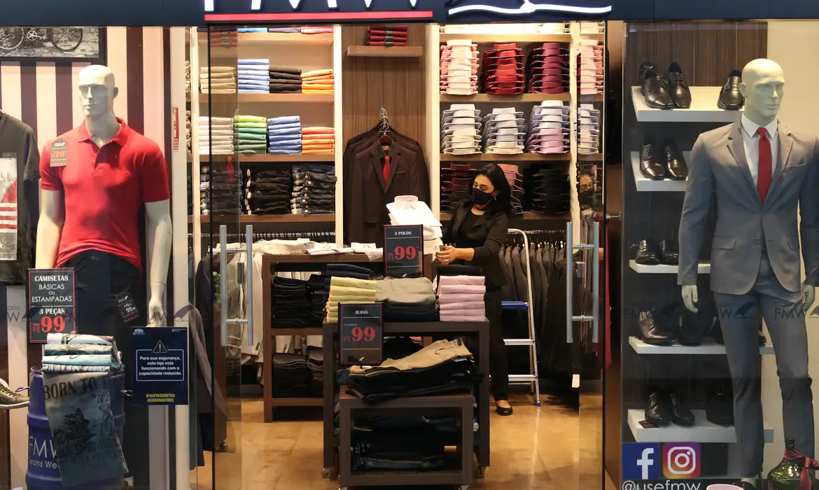 Após o Natal, consumidores precisam ficar atentos às regras para troca de presentes previstas em lei.