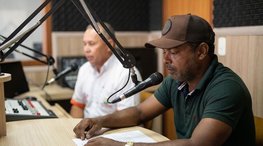 Claudenir Costa Oliveira, o Chacal, presidente da Câmara de Paranhos, durante entrevista ao programa Conexão, da Rádio Band FM, concedida no dia 24 de dezembro.