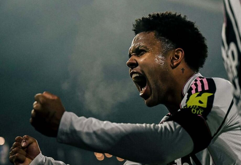 Juventus derrota o Pisa por 2 a 0, com um gol contra, e se aproxima do topo no Italiano