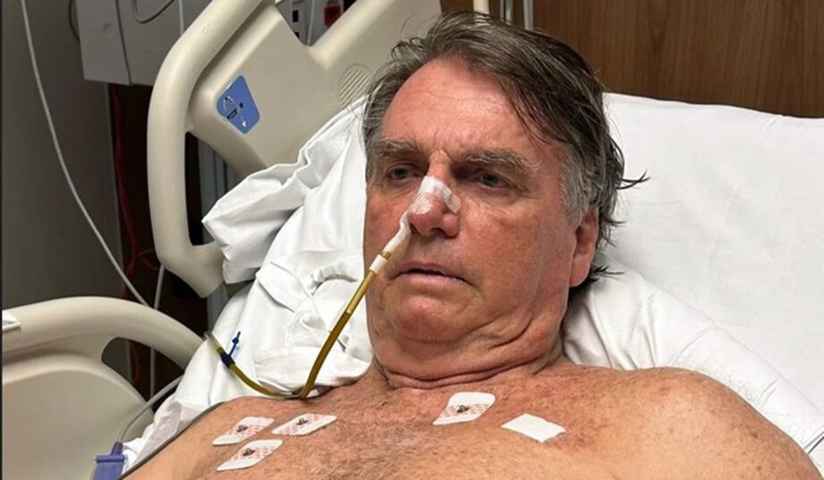 Bolsonaro está em cuidados pós-operatórios de herniorrafia inguinal bilateral