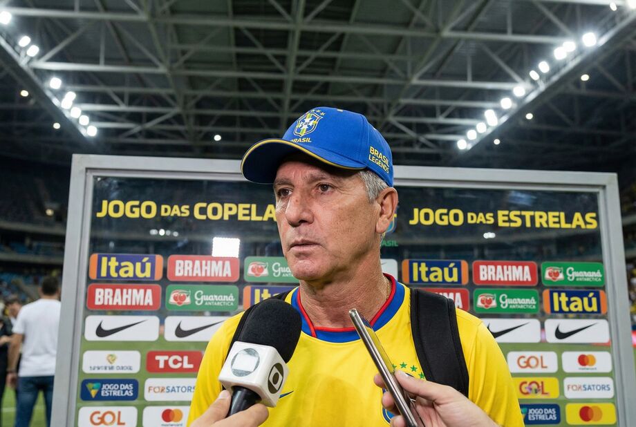 Renato Gaúcho durante o Jogo das Estrelas no Maracanã: técnico diz que segue de férias e aposta em seleção forte na Copa.