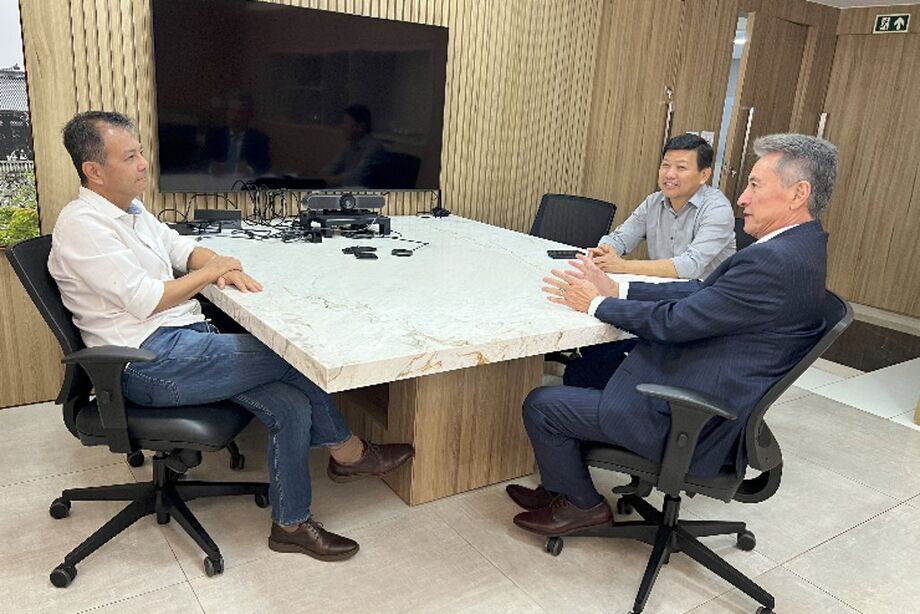 Recebido pelo diretor-presidente Áureo Francisco Akito Ikeda, o parlamentar conheceu de perto a estrutura e o funcionamento logístico, juntamente com o assessor Claudio Sussumu.