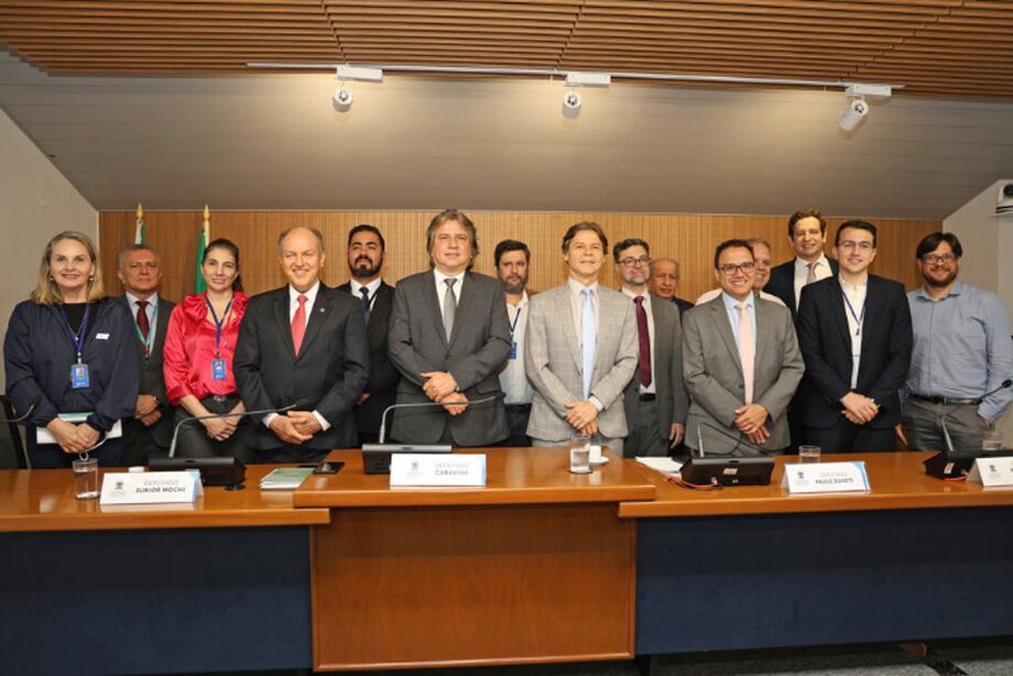 Deputado Caravina presidiu a CCJR em 2025 e liderou a análise de 459 projetos na Assembleia Legislativa de MS.