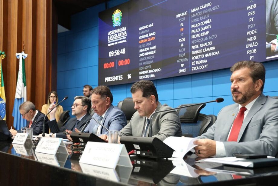 Parlamentares também votaram projetos sobre o efetivo da PM e que institui Microrregião de Saneamento