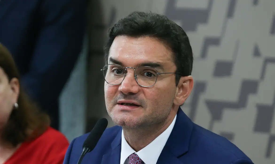 Celso Sabino durante pronunciamento: saída do governo após pressão do União Brasil.