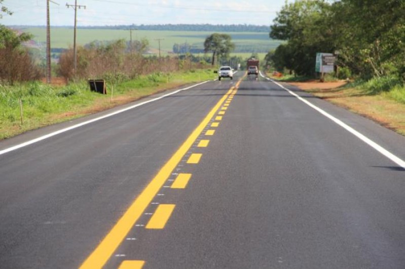 MS-141, onde o motociclista foi atingido por dois caminhões na sexta-feira (5)