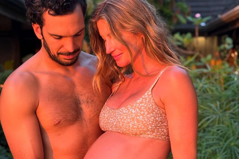 Gisele Bündchen compartilha fotos inéditas da família e faz reflexão sobre o ano em que se tornou mãe pela terceira vez.