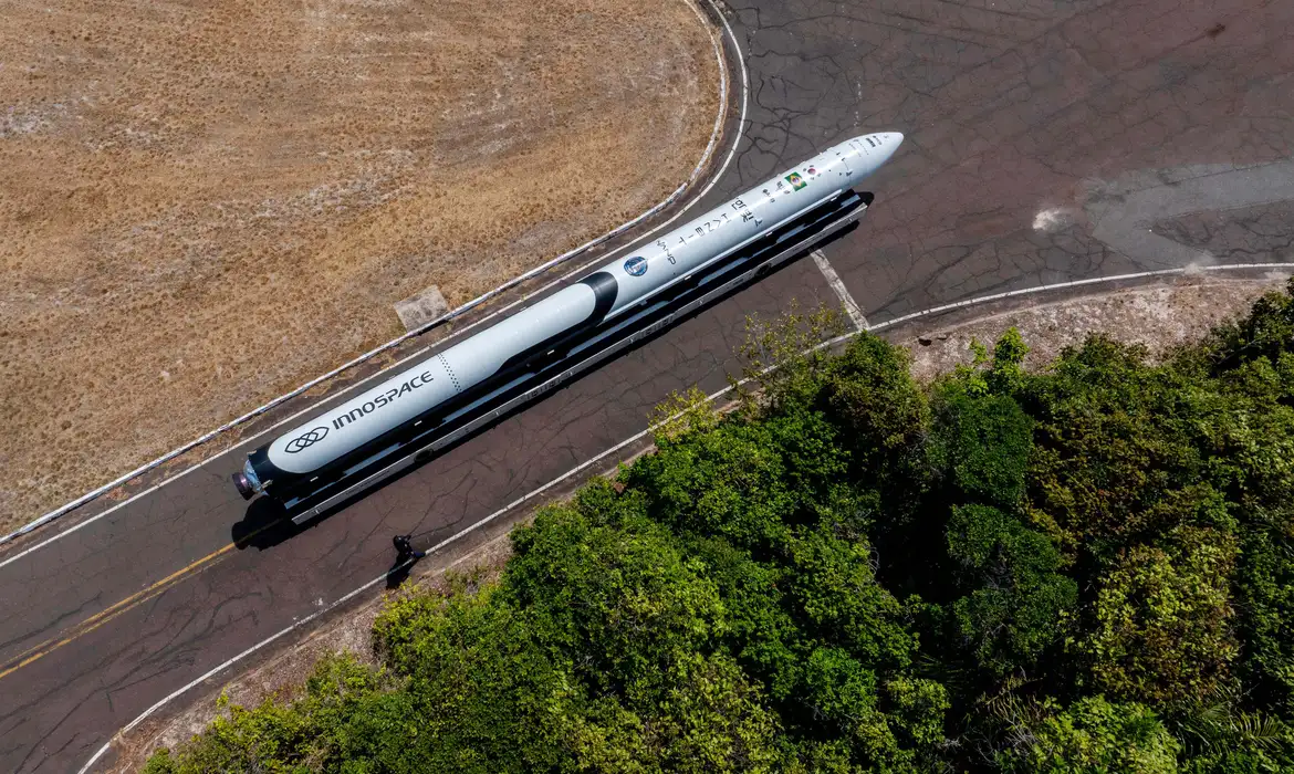 Foguete Hanbit-Nano, da Innospace, está pronto na base de Alcântara para o primeiro lançamento comercial a partir do território brasileiro.