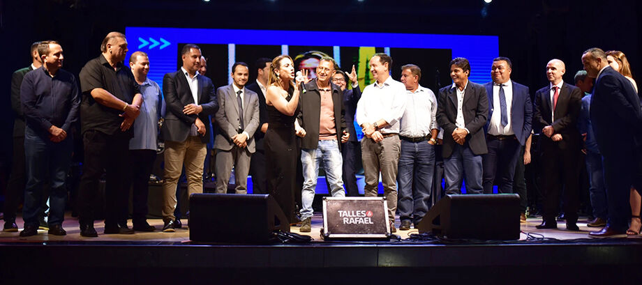 A confraternização também contou com a presença de alunos da Universidade da Maturidade (UMA/UEMS), professores e estudantes de diferentes cursos, ampliando o alcance social do evento.