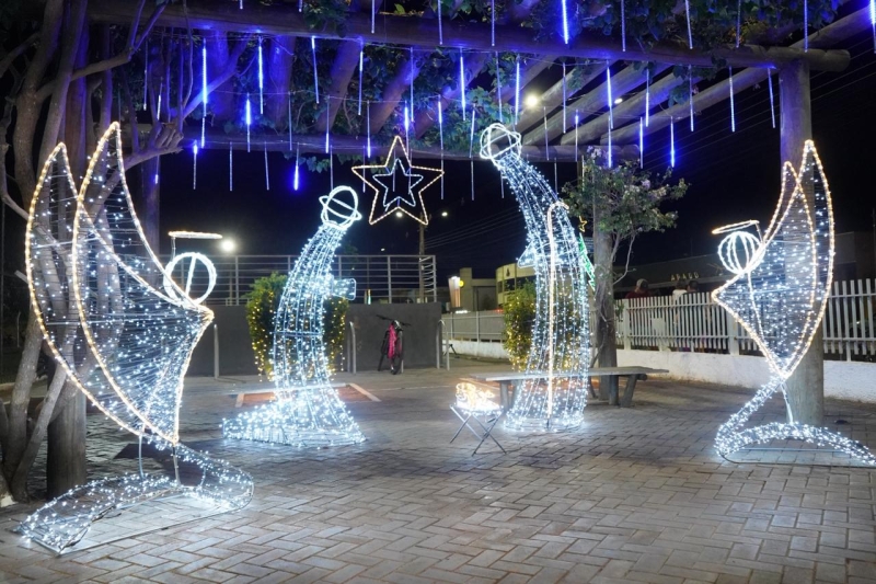 Avenidas centrais de Nioaque ganham iluminação natalina com o acendimento oficial do Nioaque Natal Iluminado
