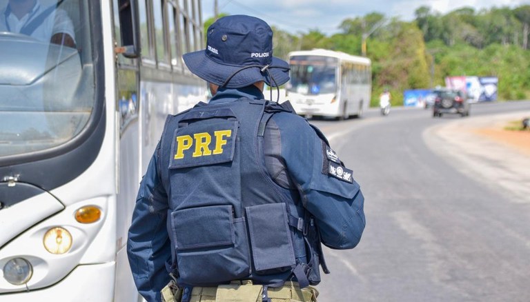 PRF intensifica fiscalização de ônibus e micro-ônibus nas rodovias federais durante o período de festas e férias