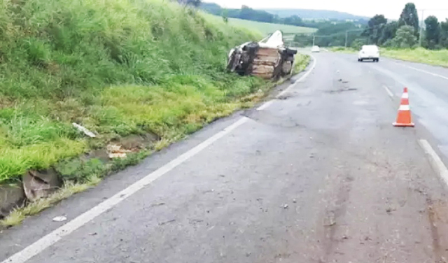 Samara Prado, de 24 anos, morreu após o carro em que viajava com o marido capotar na BR-376, em Ponta Grossa (PR).