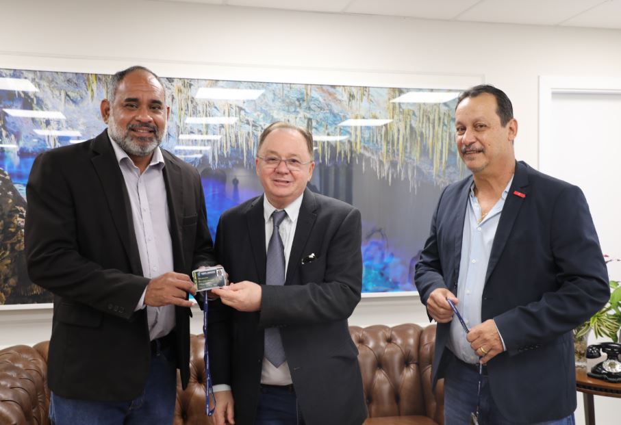 Oficiais de Justiça de MS passam a usar identidade funcional mais visível e segura.