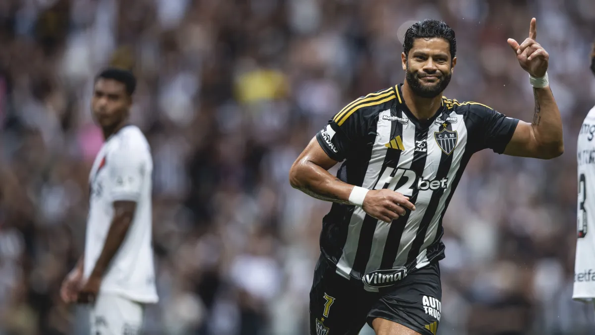 Na cobrança da falta, Hulk soltou um chute potente da intermediária e ampliou para 2 a 0.