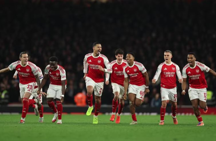 Gabriel Jesus volta ao time titular e participa da classificação do Arsenal sobre o Crystal Palace nos pênaltis, em Londres.