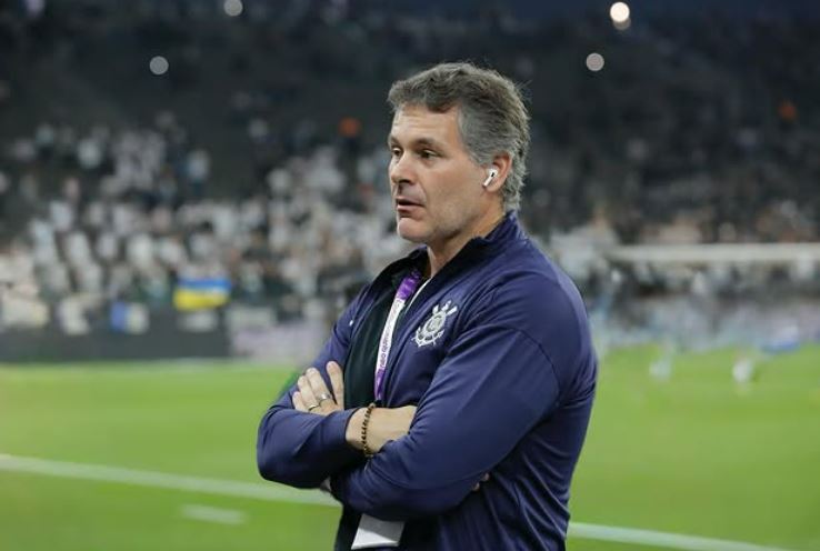 Vice-presidente do Corinthians, Armando Mendonça, pediu desculpas nas redes sociais após discutir com torcedores durante o Natal.