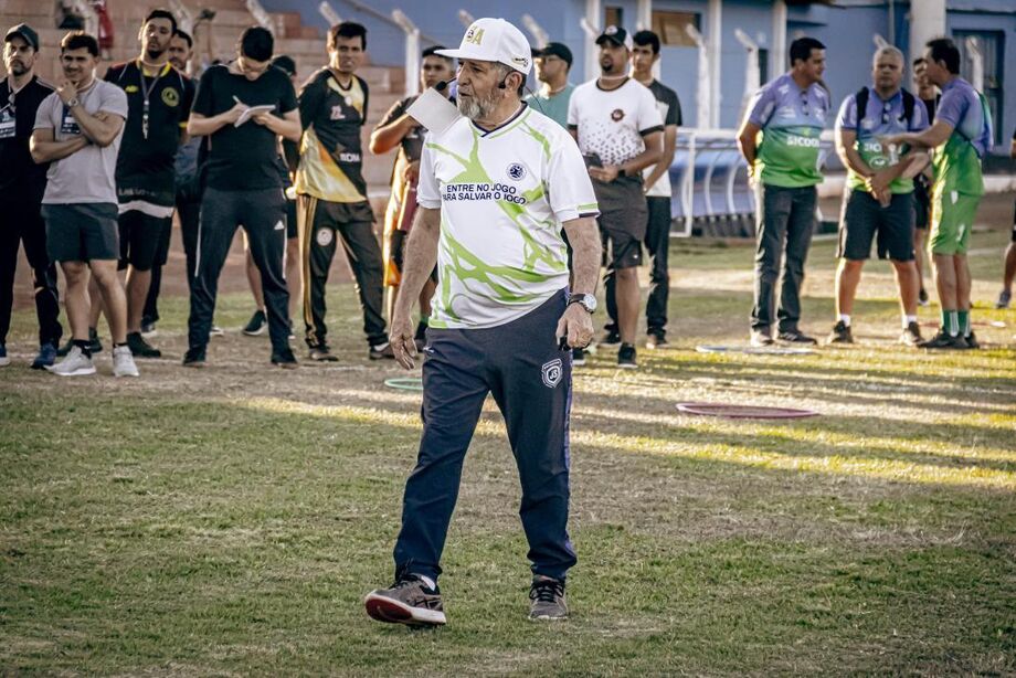 Renê Simões participou de capacitação histórica promovida pela FFMS em 2025, voltada a treinadores do Estado