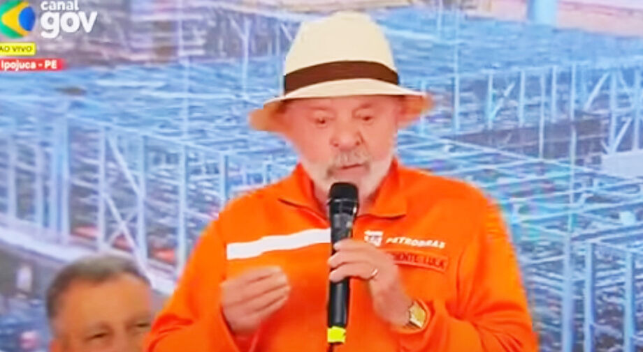 Presidente Lula se emociona ao relatar casos de violência contra mulheres durante evento em Pernambuco.