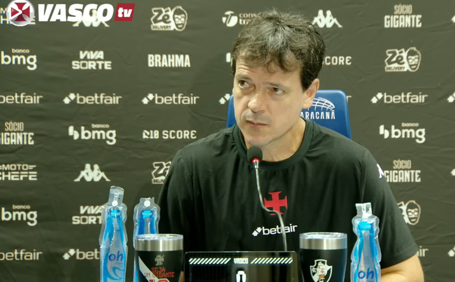 Técnico Fernando Diniz afirma que tempo da bola no estádio paulista prejudicou o desempenho técnico do Vasco na final.