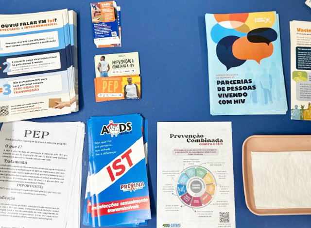 Dezembro Vermelho chama atenção para a prevenção do HIV, o diagnóstico precoce e o enfrentamento do estigma no Brasil.