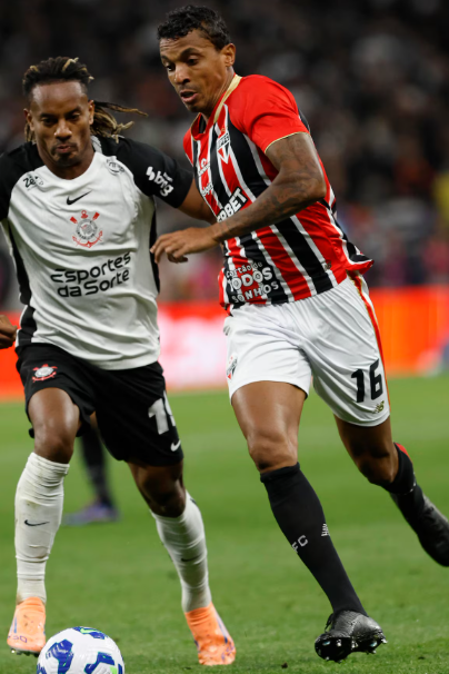 Corinthians e São Paulo brigam pela oitava colocação no Brasileirão.