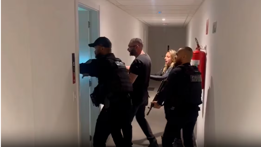 Um norte-americano foi preso por suspeita de envolvimento em crimes de turismo sexual, estupro de vulnerável e favorecimento à exploração sexual infantil.