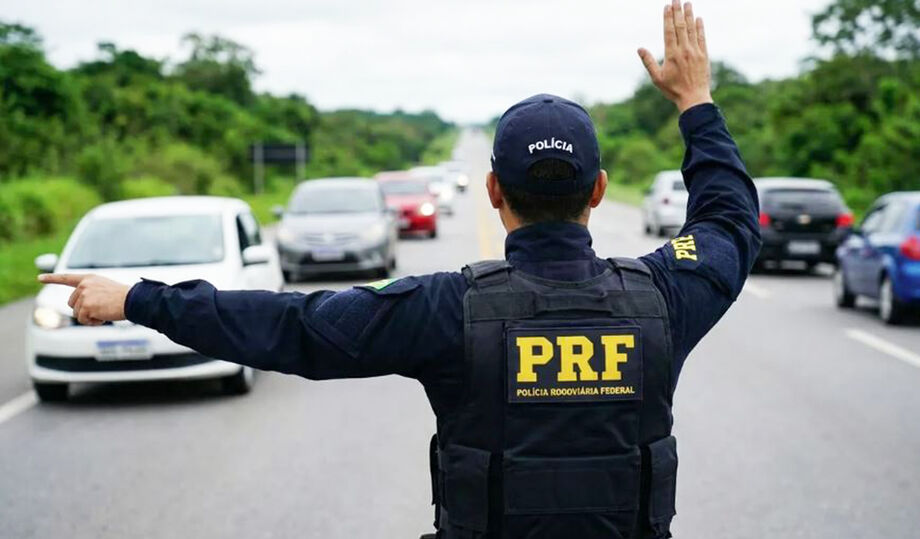 Operação Natal 2025 reforça fiscalização da PRF nas rodovias em meio ao aumento de viagens no fim de ano