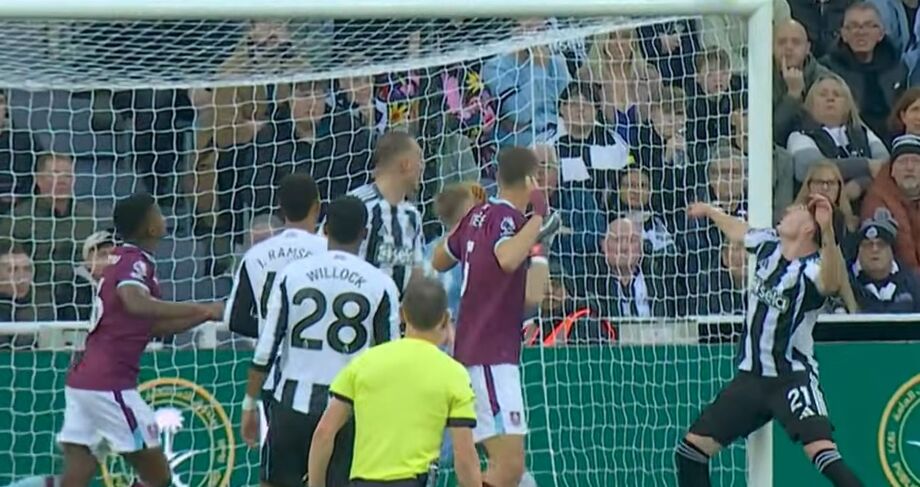 Foden comemora o terceiro gol do City na vitória sobre o Sunderland, que mantém a equipe na briga pelo topo da Premier League.