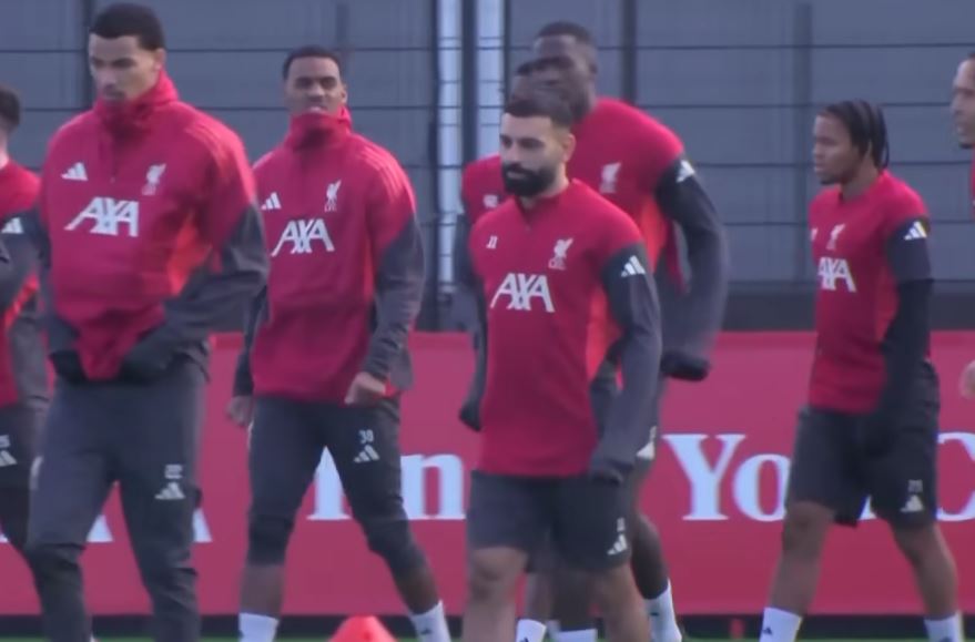 Mohamed Salah foi deixado de fora da viagem do Liverpool à Itália após críticas ao técnico Arne Slot e perda de espaço no time.