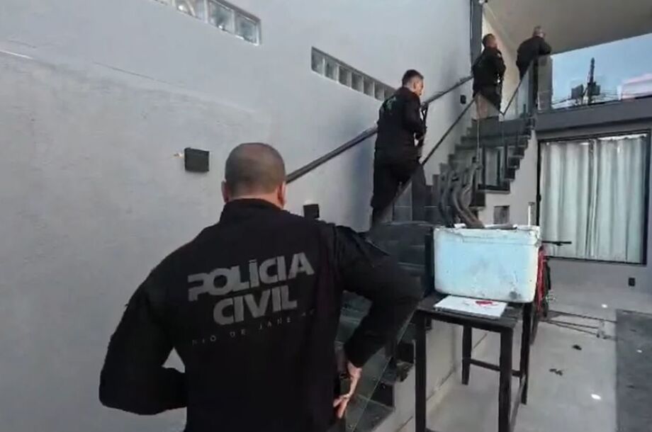 Polícia Civil prende quatro influenciadores envolvidos em manobras perigosas e promoção de práticas ilegais nas redes sociais.