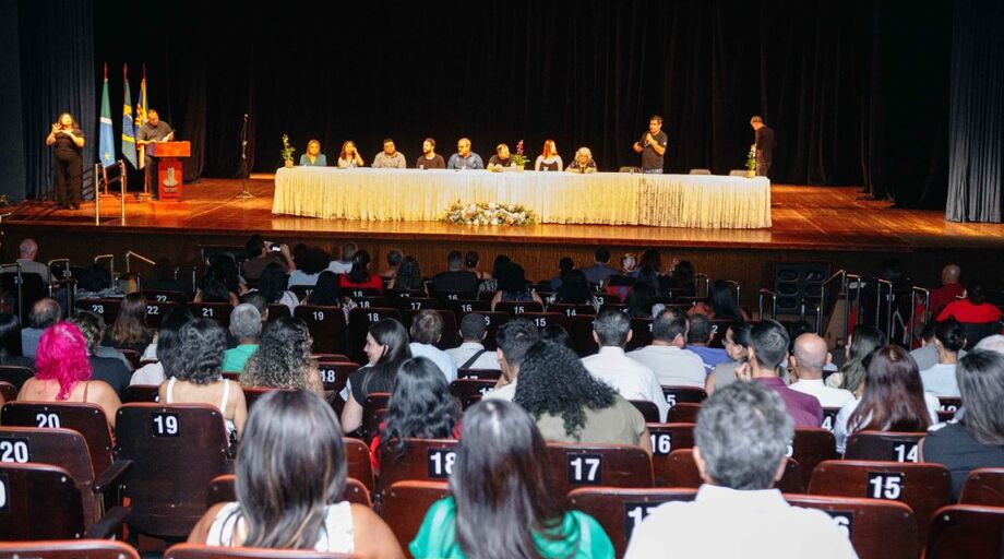 Campo Grande empossa 803 conselheiros locais e distritais de saúde para reforçar a fiscalização e decisões no SUS.