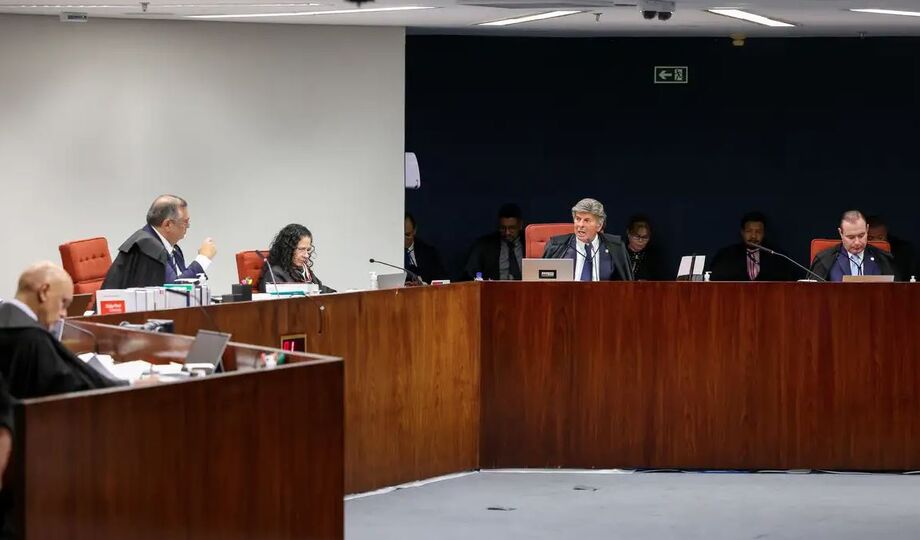 Ministros da Primeira Turma do STF durante sessão que rejeitou a participação de Luiz Fux no julgamento do núcleo 2.
