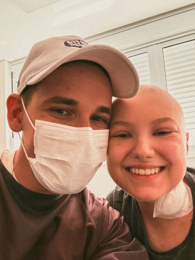 Lucas Borbas publica foto com Isabel Veloso na UTI e mensagem de esperança para a influenciadora.