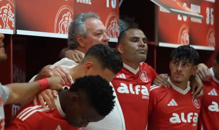 Internacional vive período de mudanças após campanha irregular no Brasileirão e busca novo treinador para 2026.