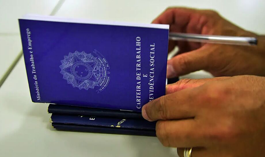 Reajuste definido pelo governo leva o salário mínimo a R$ 1.621 a partir de janeiro de 2026.