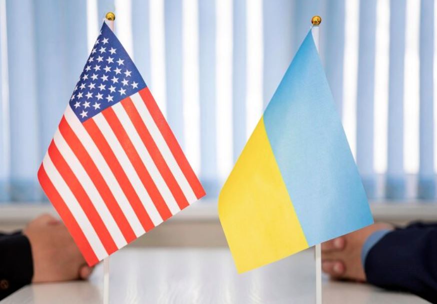 Zelenski finaliza plano de reconstrução e discute com EUA caminhos para encerrar a guerra.