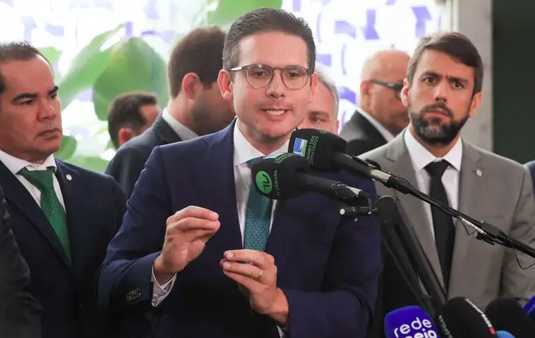 Presidente da Câmara, Hugo Motta, confirma adiamento da votação sobre corte de incentivos fiscais para próxima semana