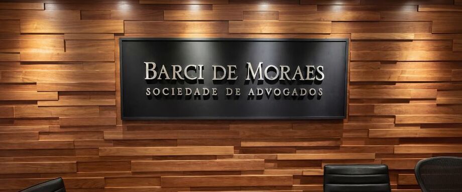 Contrato do Banco Master com esposa de Moraes previa R$ 129 milhões em três anos; pagamentos foram interrompidos após liquidação.