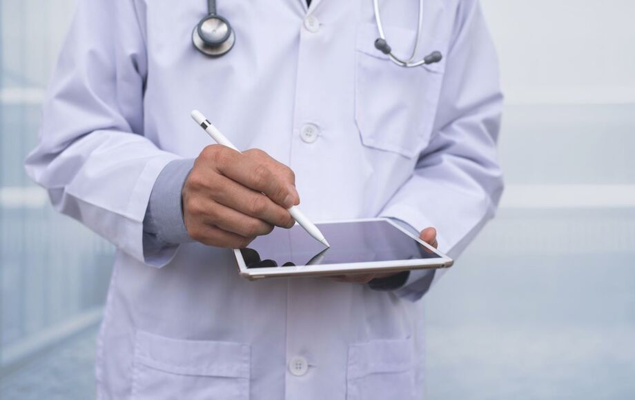 Anvisa autoriza emissão digital de receitas de medicamentos controlados.