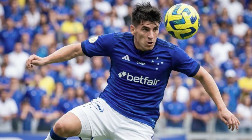 Villalba sofreu lesão no tornozelo e desfalca o Cruzeiro na semifinal contra o Corinthians.