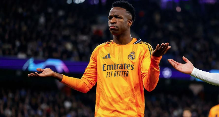 Vinicius Júnior vive jejum de 12 jogos sem marcar e sente pressão da torcida do Real Madrid.