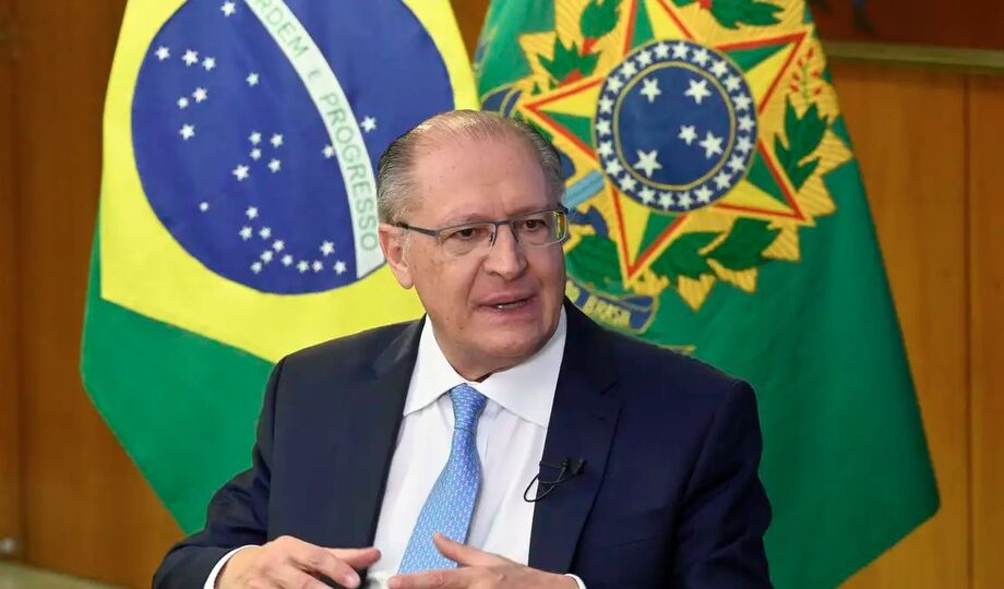 Alckmin defende corte de juros para acelerar crescimento da economia brasileira.