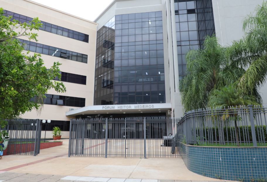 Professora da rede municipal foi agredida por aluno autista e seguirá recebendo indenização da Prefeitura.