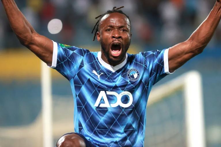 Fiston Mayele é o artilheiro do Pyramids e principal ameaça ao Flamengo na semifinal da Challenge Cup