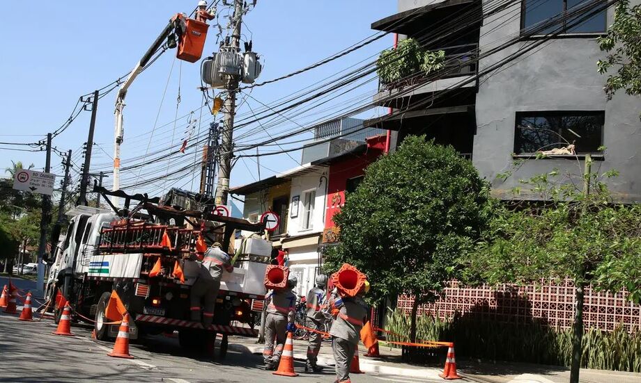 Mais de 417 mil seguem sem luz em SP; Justiça dá 12 horas para Enel religar energia sob pena de multa